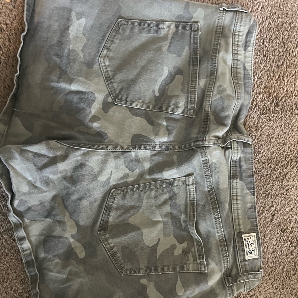 Seven camo shorts size 16 - Picture 4 of 4